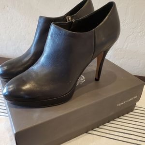Vince Camuto "Elvin" Black Leather Platform Bootie - Sz 10